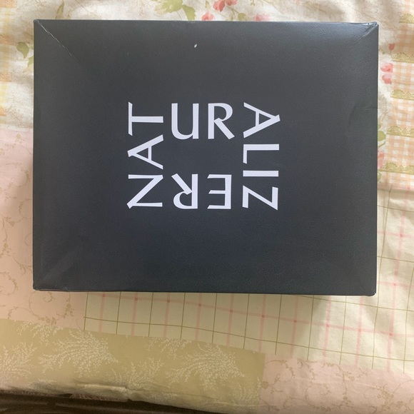 Naturalizer heels - Picture 1 of 3